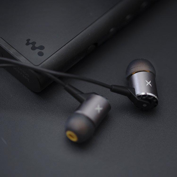 AERODYNAMIC EARPHONES